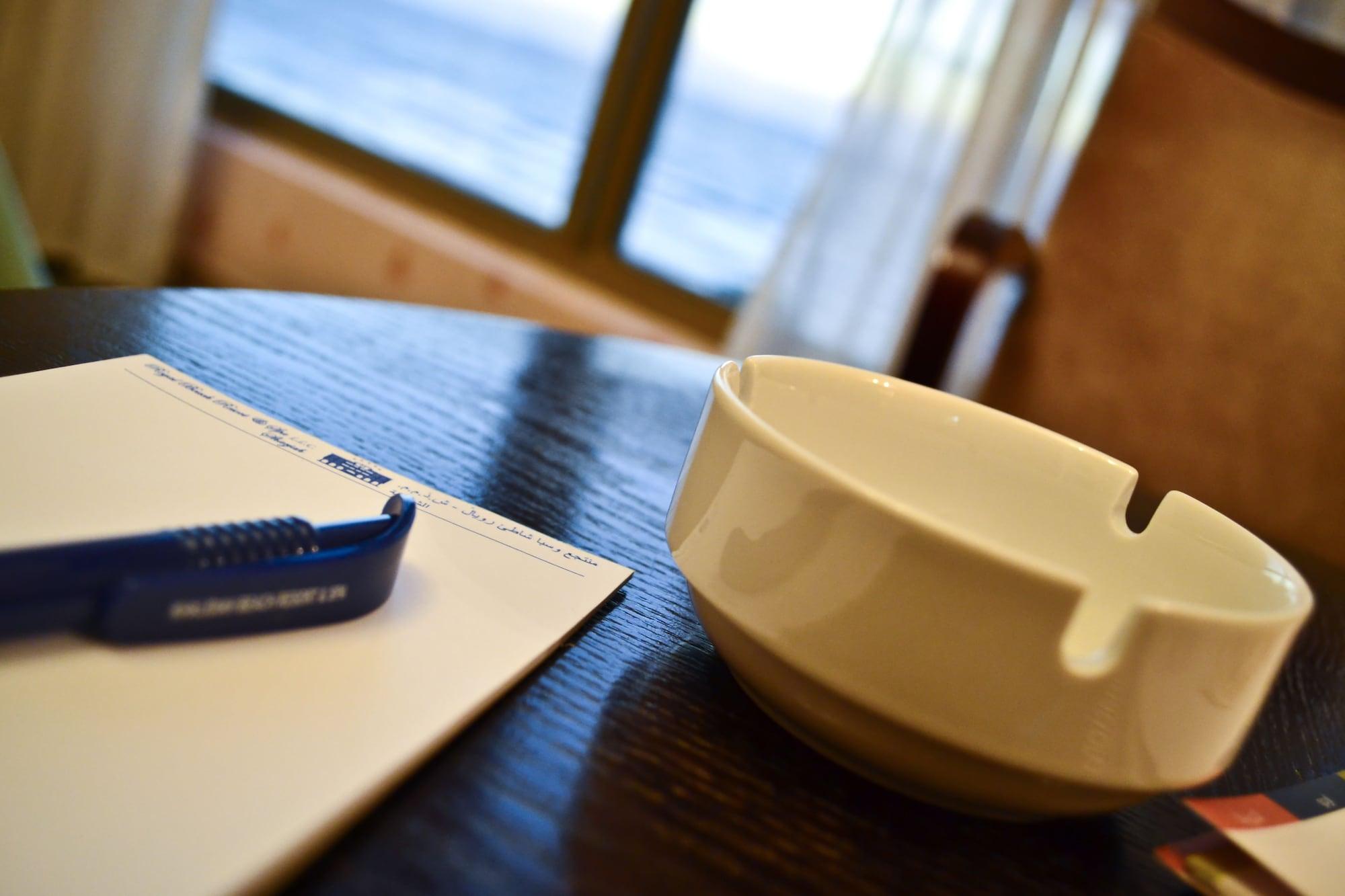 Sahara Beach Resort & Spa Sharjah Exterior foto A white ashtray