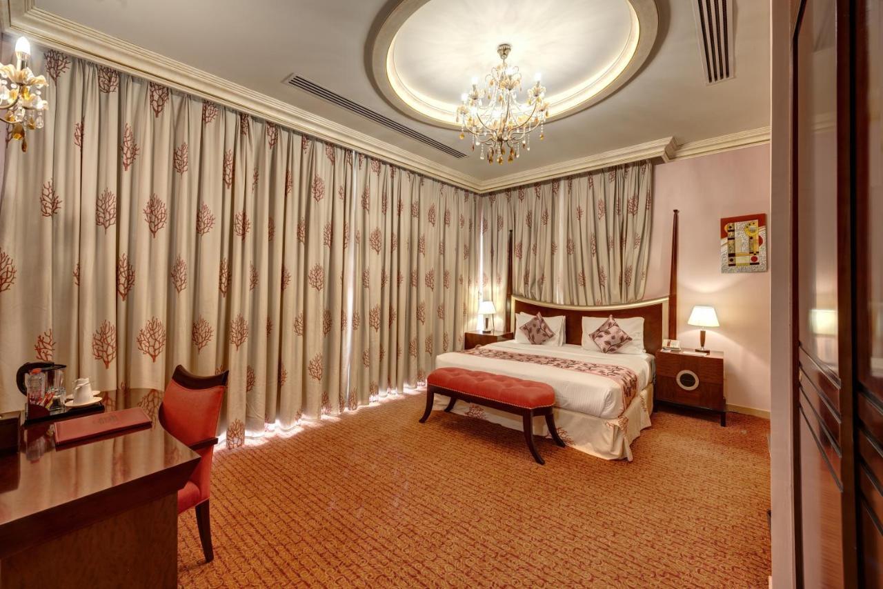 Sahara Beach Resort & Spa Sharjah Exterior foto A bedroom at the hotel