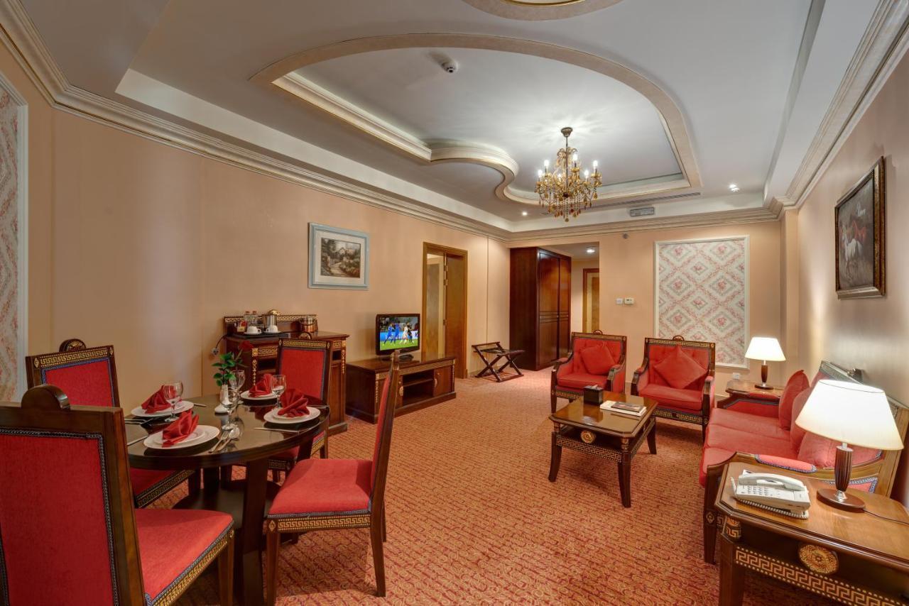 Sahara Beach Resort & Spa Sharjah Exterior foto A suite at the hotel