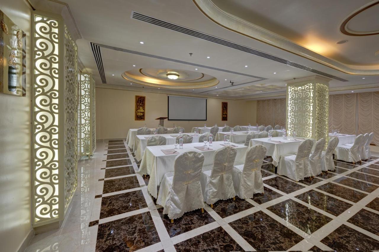 Sahara Beach Resort & Spa Sharjah Exterior foto The ballroom