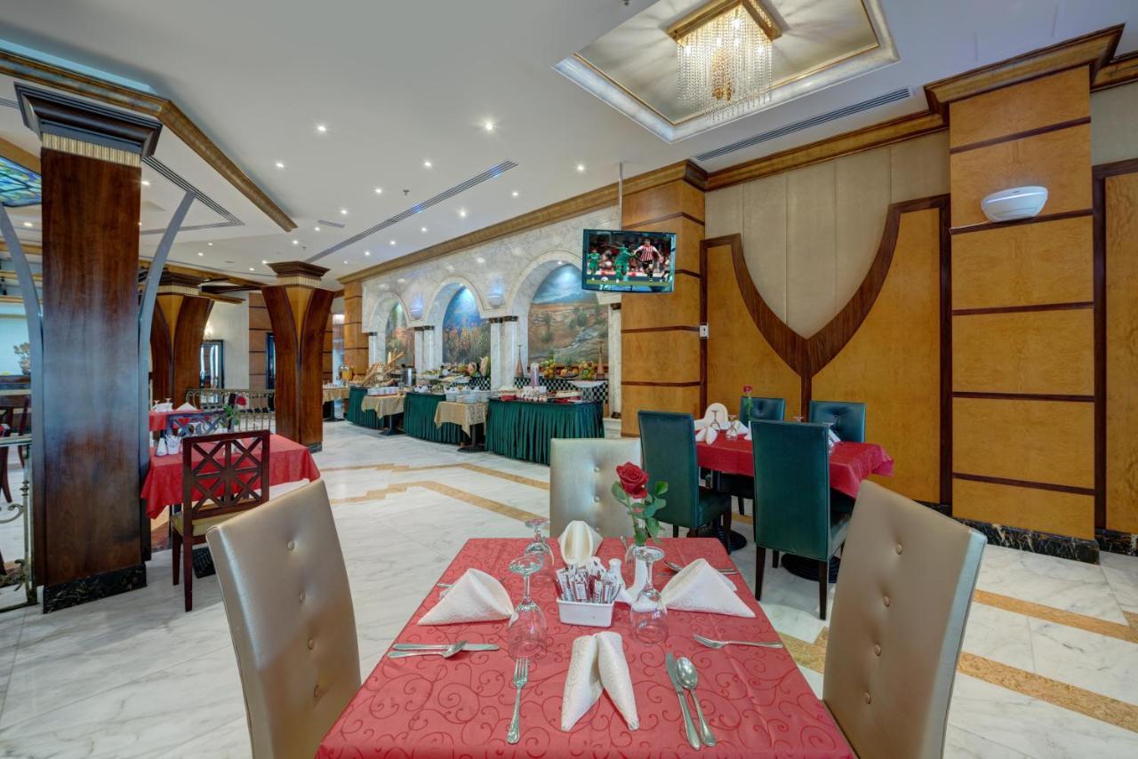 Sahara Beach Resort & Spa Sharjah Exterior foto The restaurant